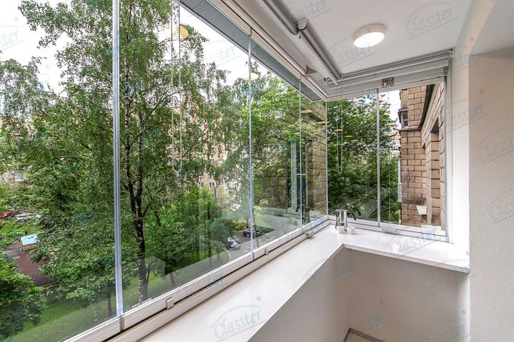 Безрамное остекление балкона системой Coupe