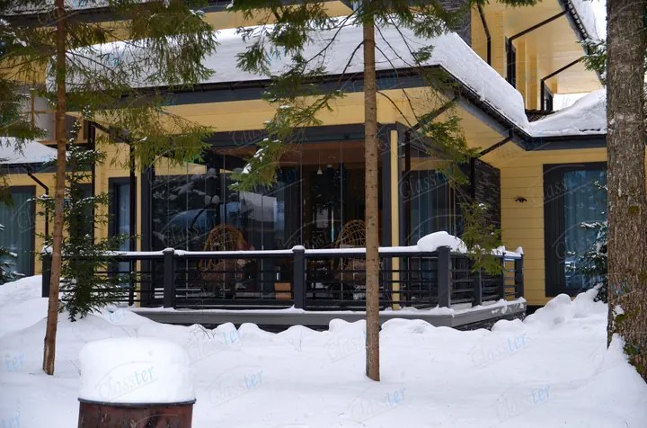 Премиум безрамное остекление террасы системой 7T