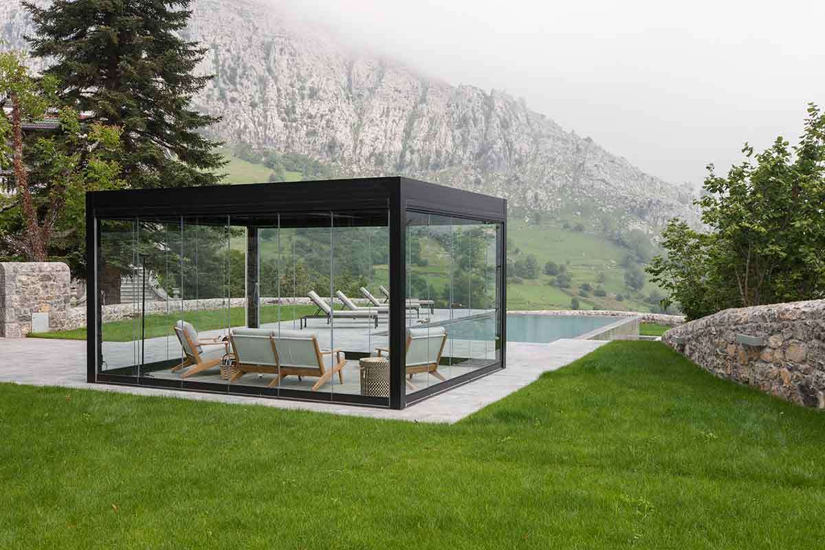 Безрамное раздвижное остекление Glasster